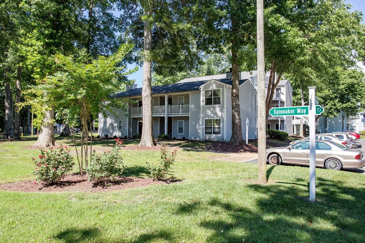 Luna Pointe - Photo 3 of 41