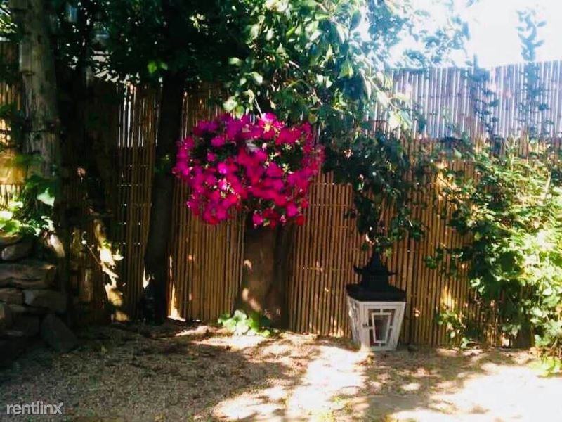 220 Franklin Ave - Photo 2 of 11