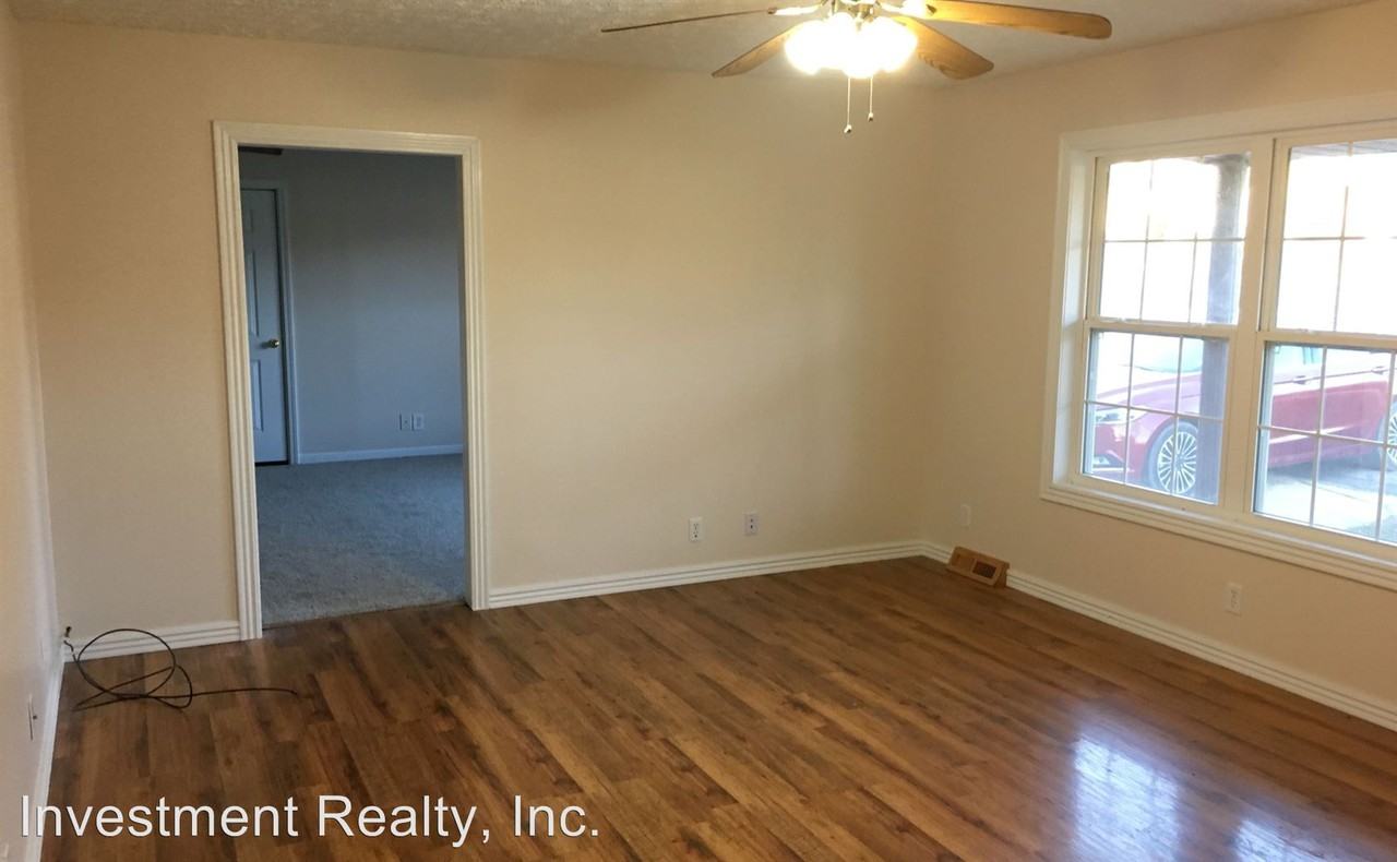 302 N Lang St - Photo 3 of 26