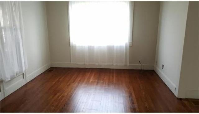 427 E Pearl St - Photo 2 of 6