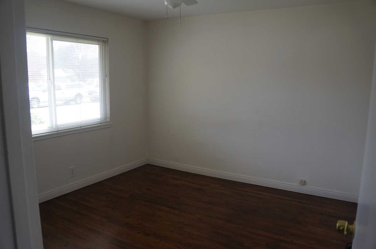 919 Sherman Oaks Drive - Photo 2 of 17