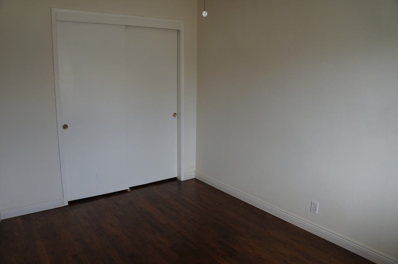 919 Sherman Oaks Drive - Photo 3 of 17