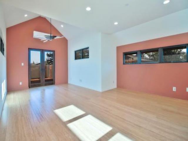 565 Stanford Ave - Photo 3 of 6