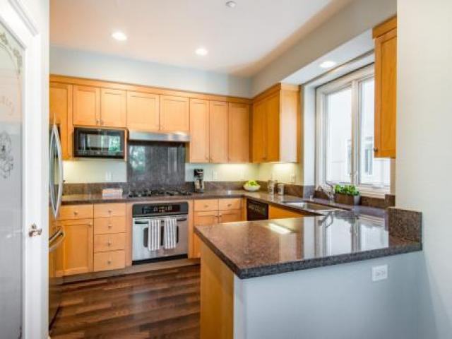 488 Tyndall St - Photo 3 of 6