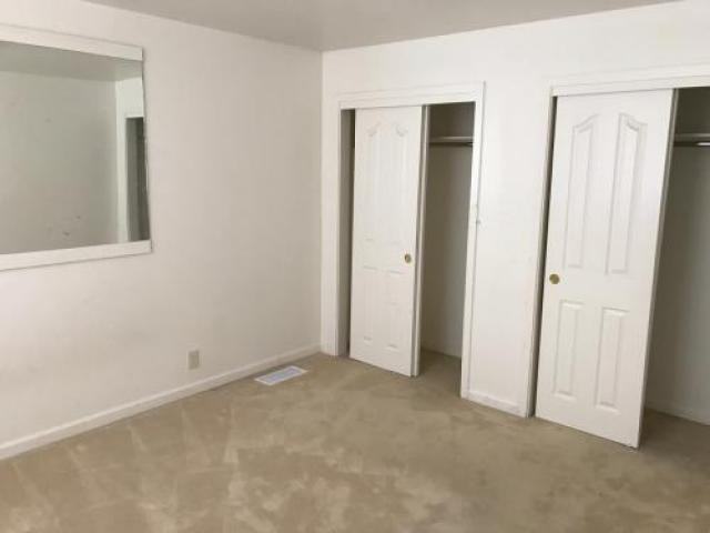 444 Larkspur Dr - Photo 3 of 6