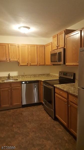 37 Hill St - Photo 2 of 13