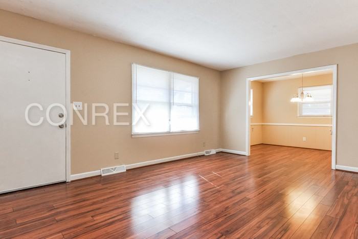 4019 Yarbrough Ave - Photo 3 of 8