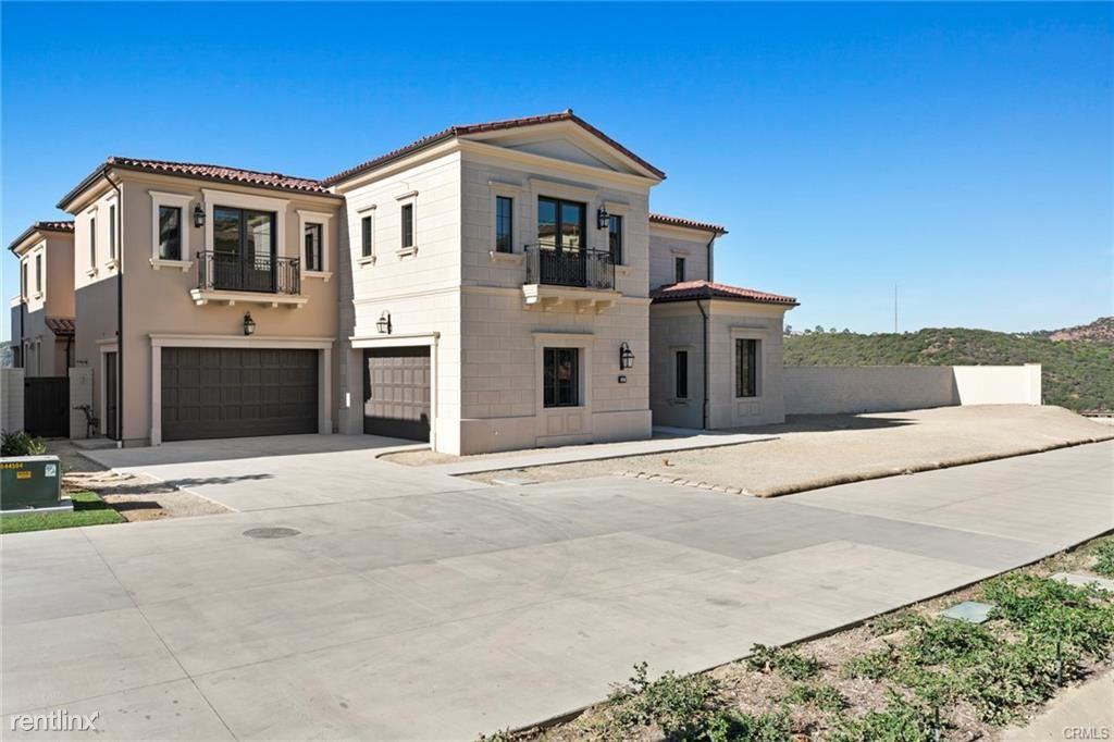 1 Spinnaker - Photo 2 of 14