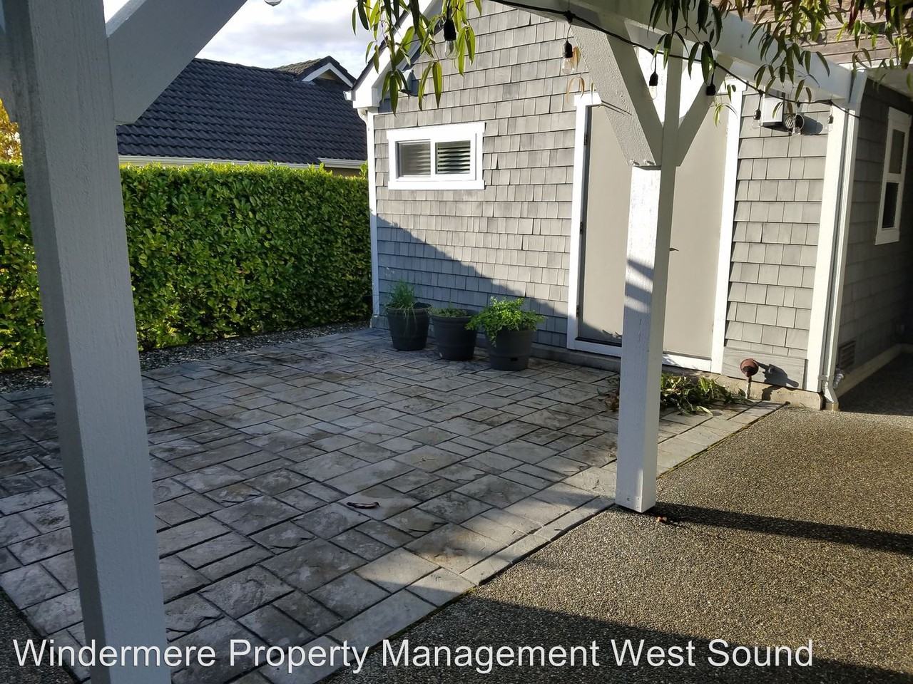 3270 Wheeler St NE - Photo 3 of 29