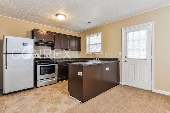 3713 Roseberry Ln - Photo 3 of 8