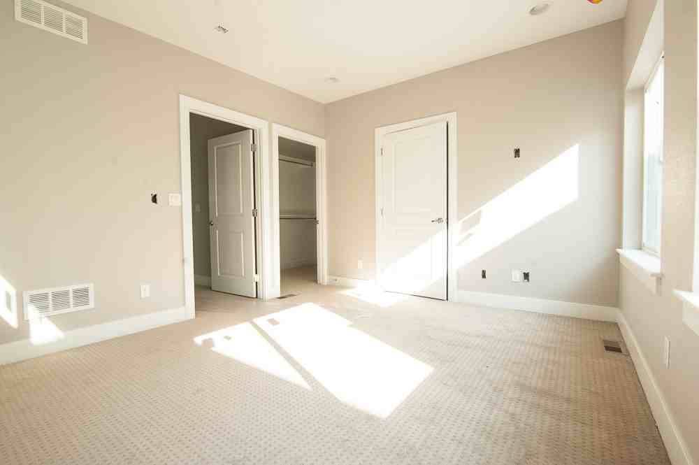 2233 N Eliot St - Photo 2 of 11