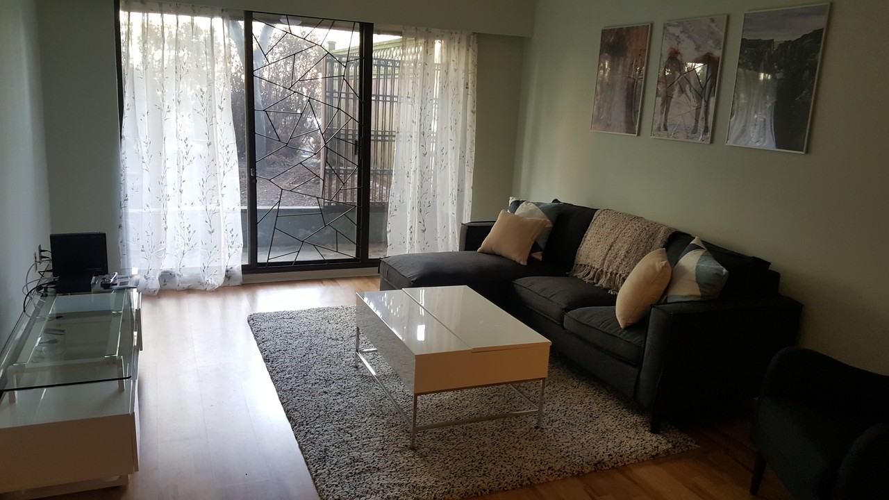 Oak St & W 12th Ave #102