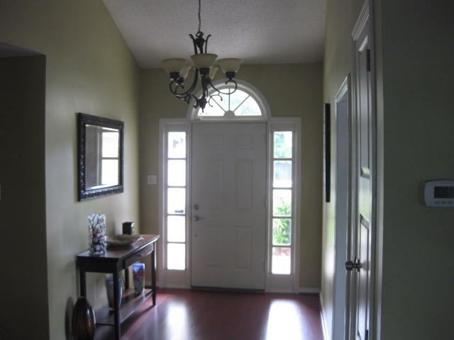 970 Colonial Hills Dr - Photo 3 of 18