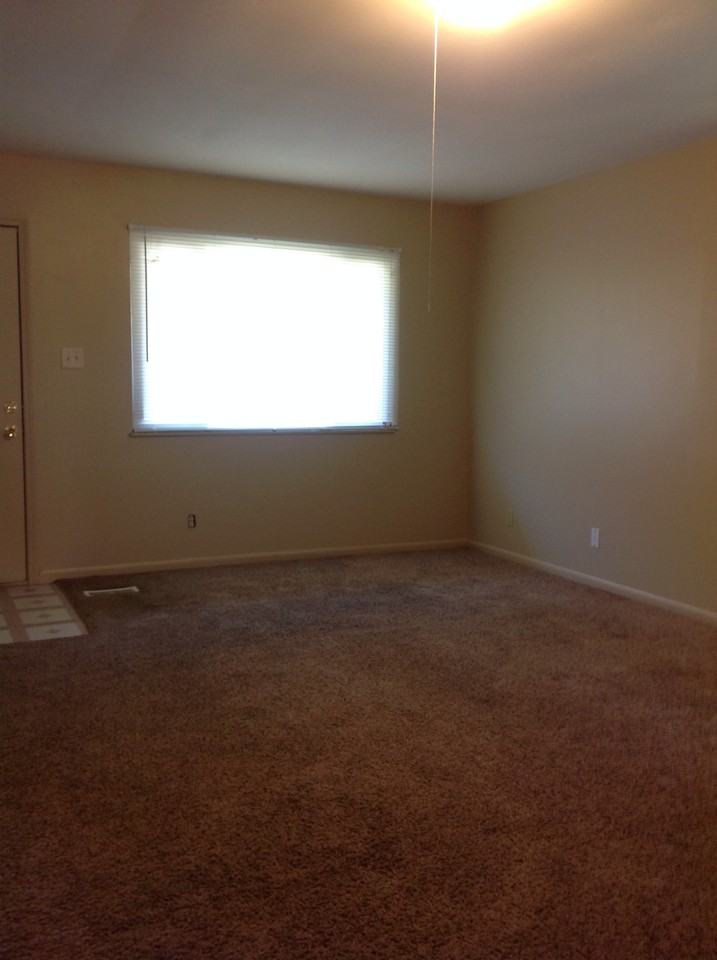 2927 Roberta Dr - Photo 3 of 18