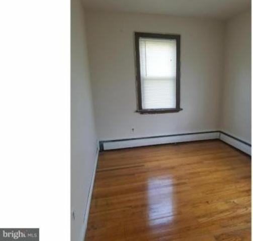 3007 W 3rd St - Photo 3 of 6