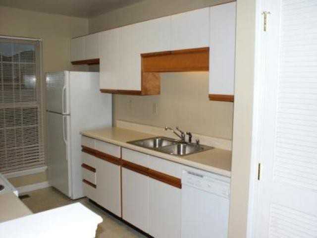 2060 Leland Dr - Photo 2 of 6