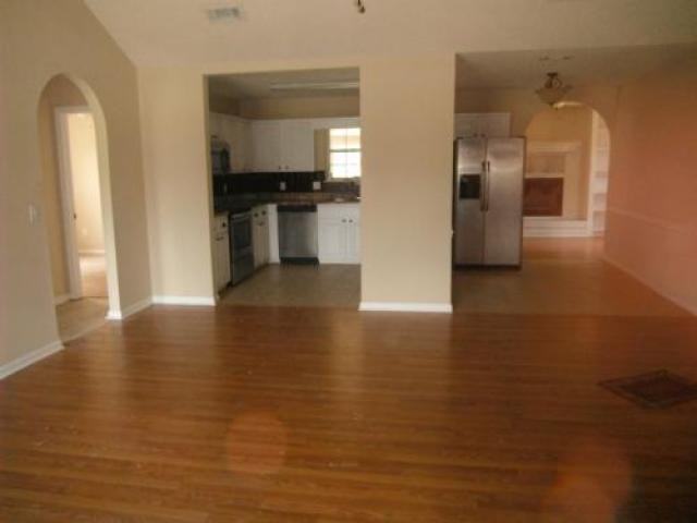 2583 Zachary Ct - Photo 2 of 6