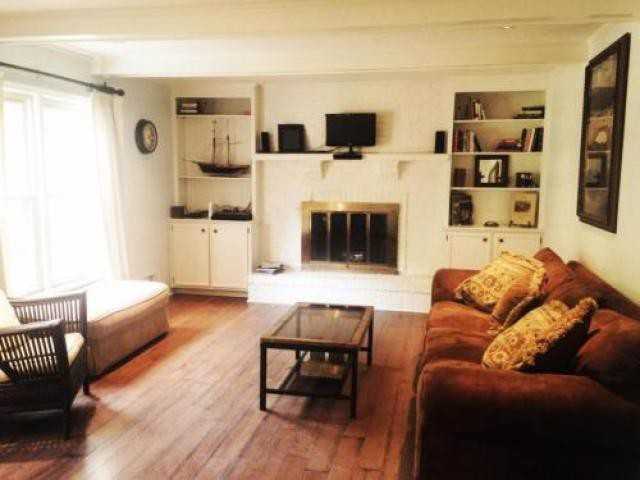 9015 Linn Station Rd - Photo 3 of 6