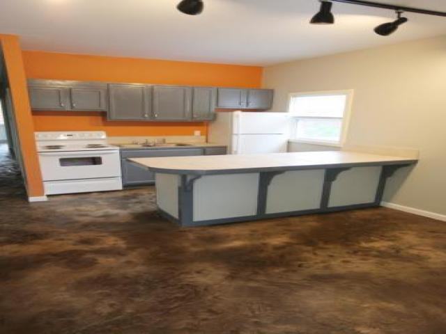 312 W 6th St - Photo 3 of 6