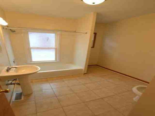 425 Madeline St - Photo 2 of 6