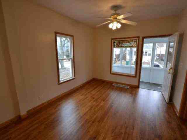 425 Madeline St - Photo 3 of 6