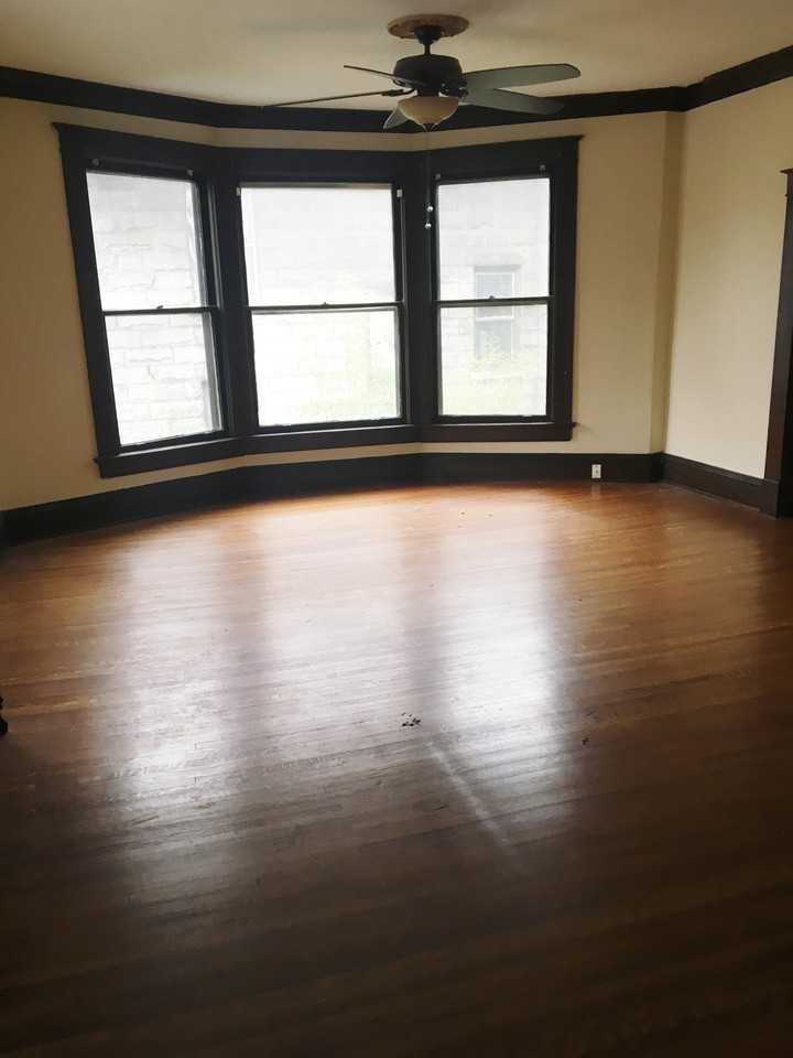 1241 Carr Ave - Photo 2 of 10