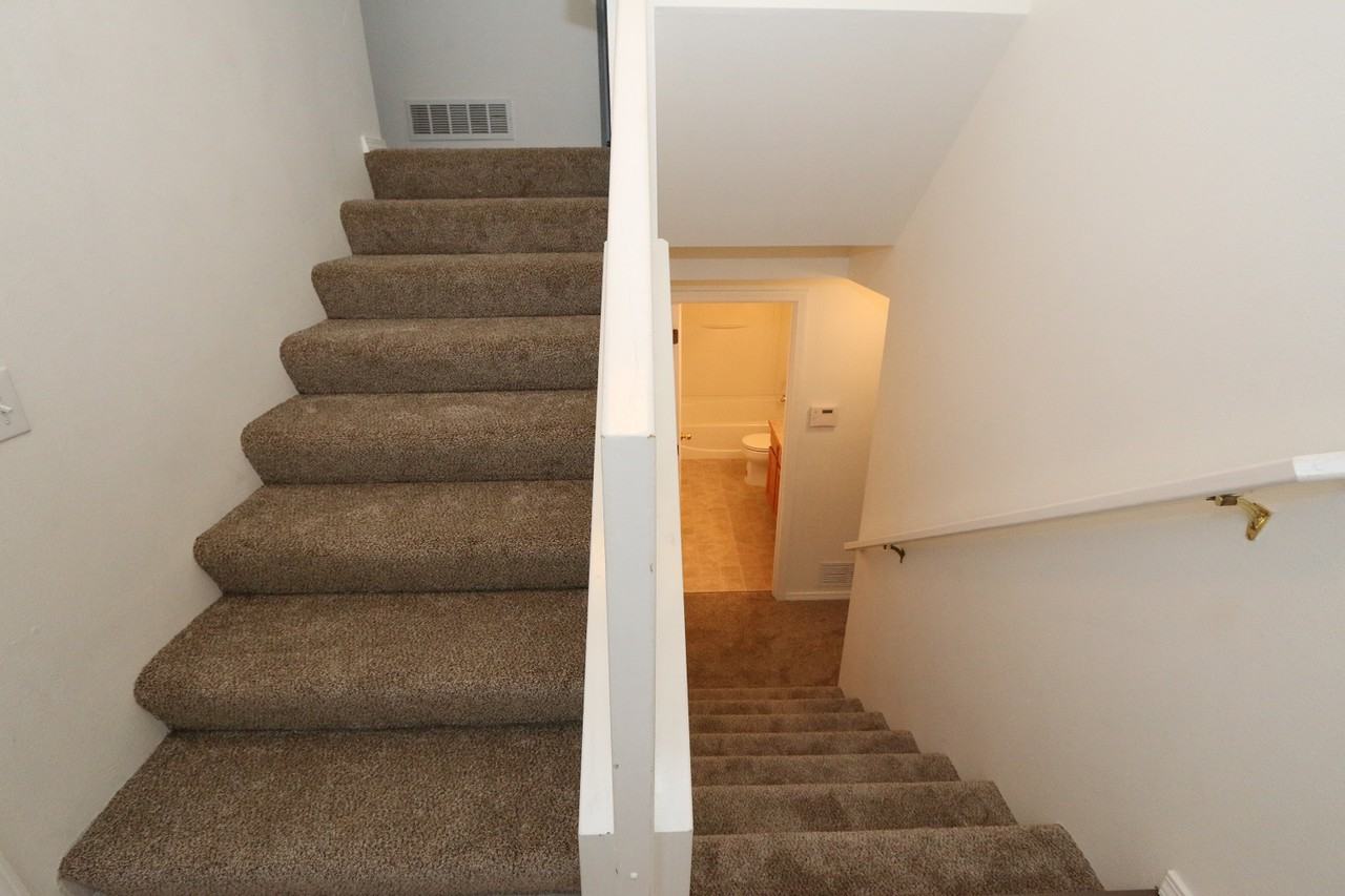 8910 Eagle Pl Loop - Photo 2 of 17