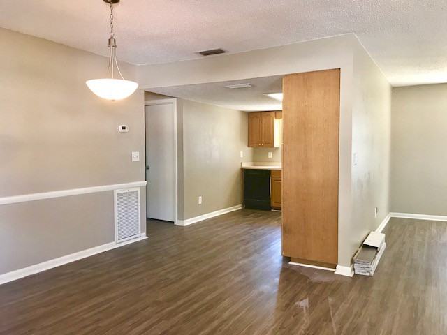 6203 Sumter Dr - Photo 3 of 17