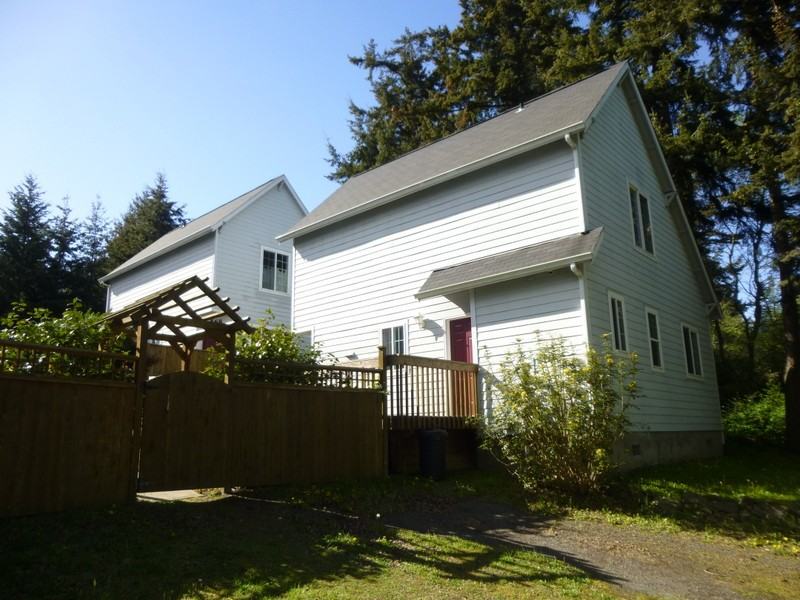 564 14th St - Photo 3 of 15