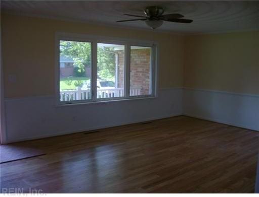 412 Piping Rock Rd - Photo 2 of 10