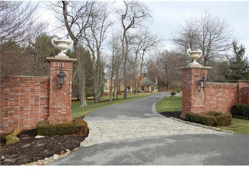 460 Dorseyville Rd - Photo 2 of 25