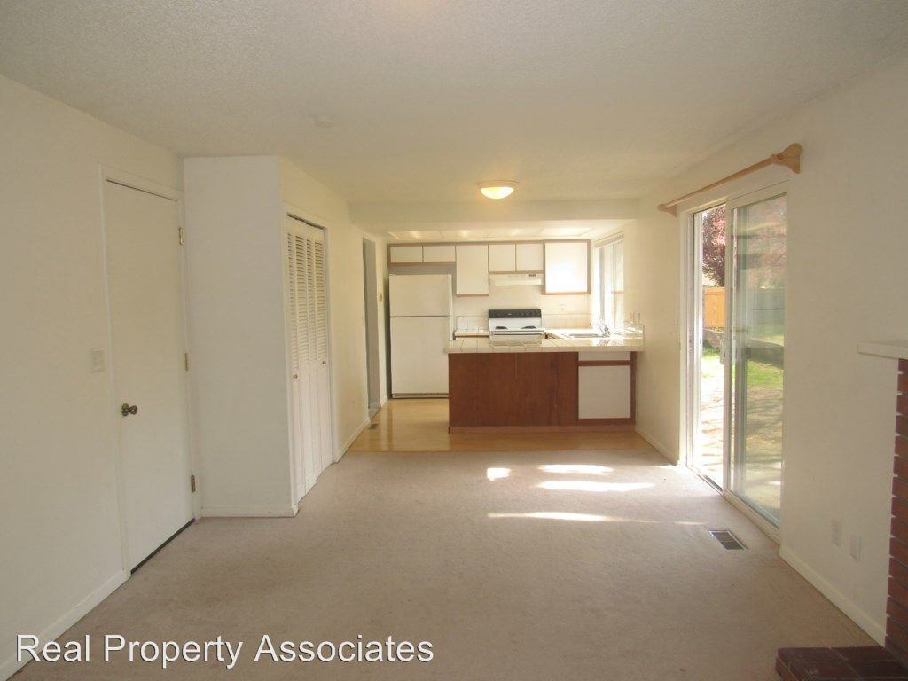 16911 NE 106th St - Photo 3 of 14