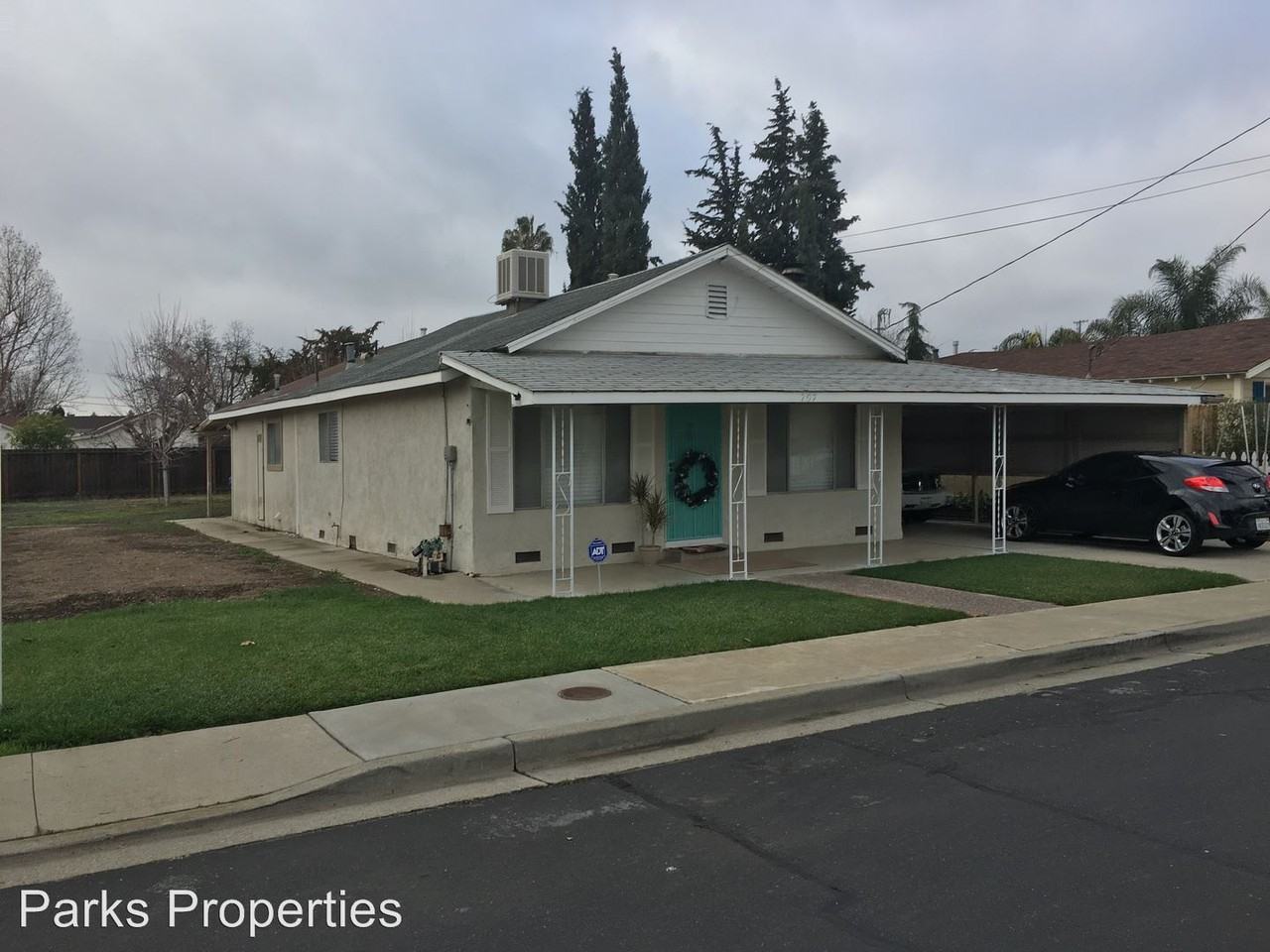 707 Sarah St - Photo 2 of 10