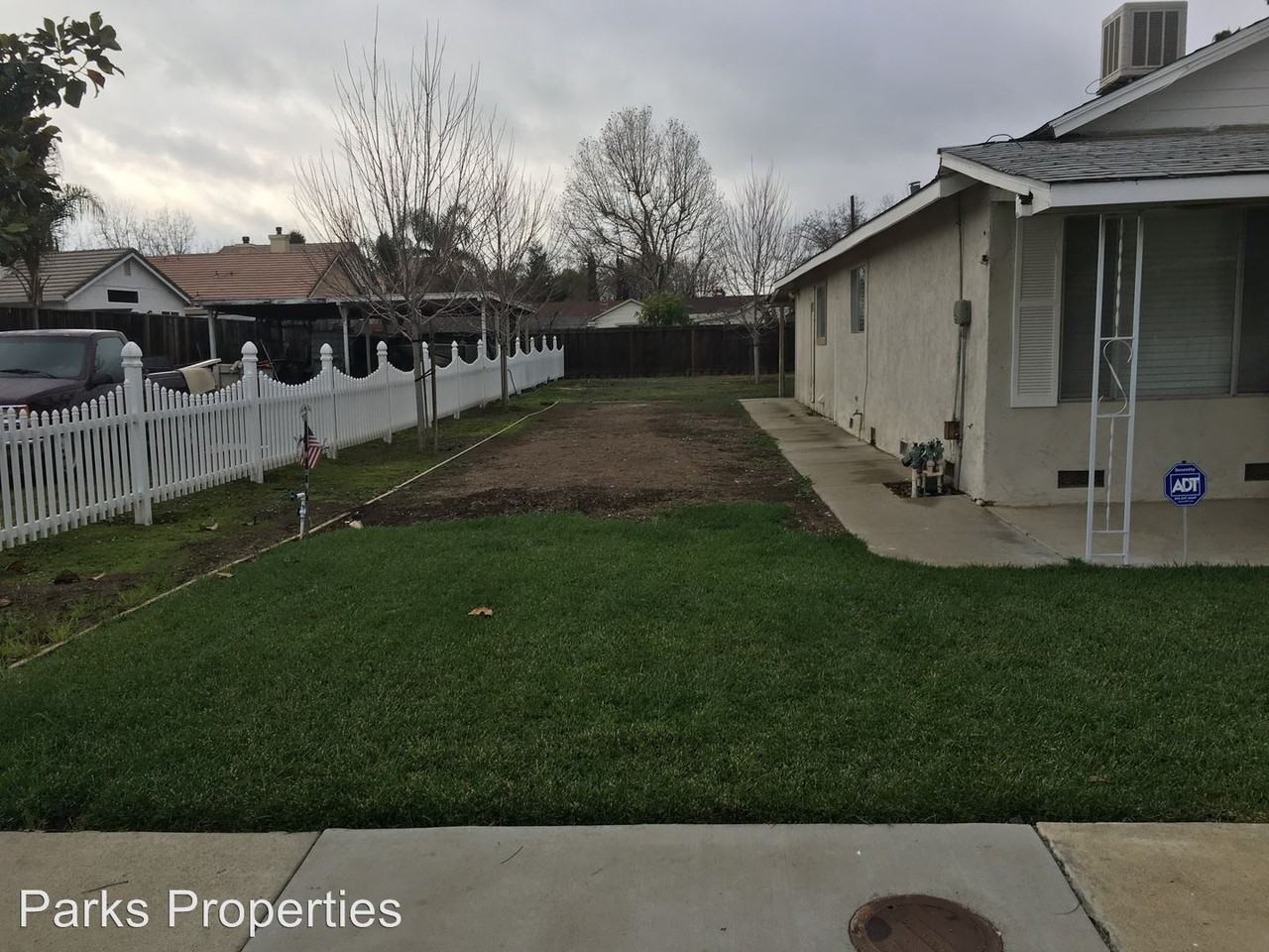 707 Sarah St - Photo 3 of 10
