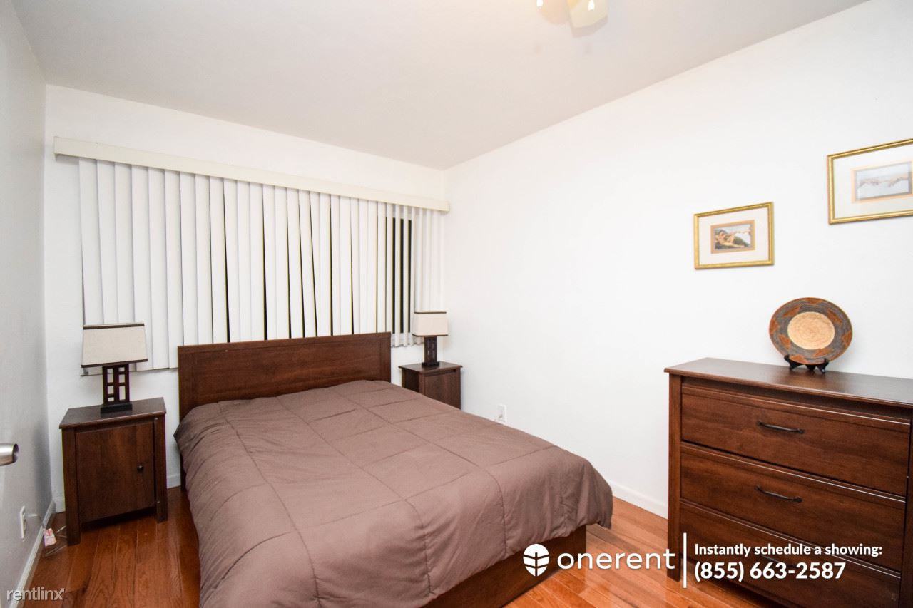 1632 Prince St #D - Photo 3 of 8