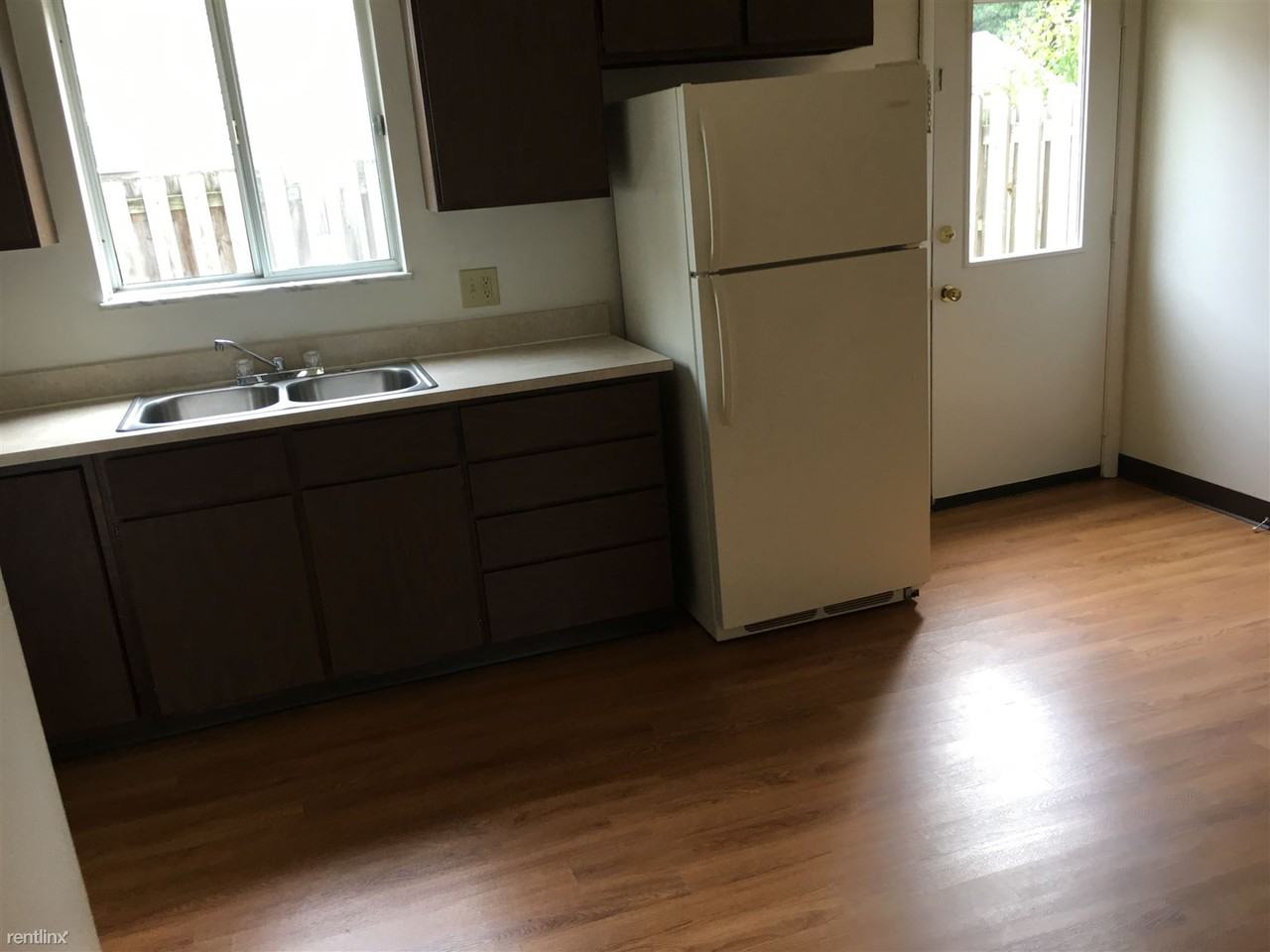 678 Loomis Ave Cuyahoga Falls OH 44221 - Photo 2 of 6