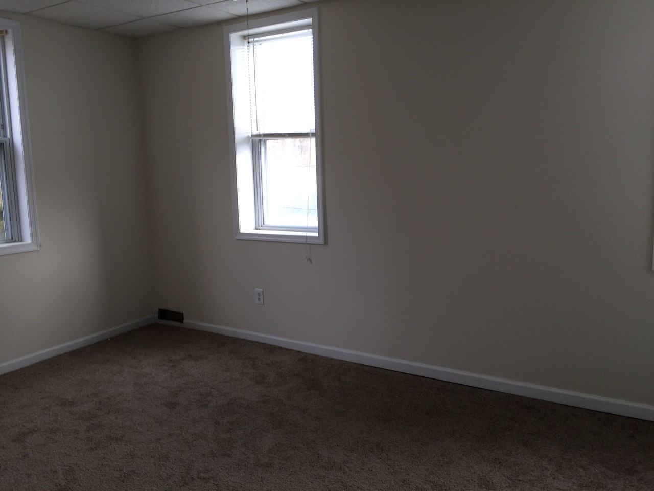 605 S Reading Ave - Photo 3 of 9