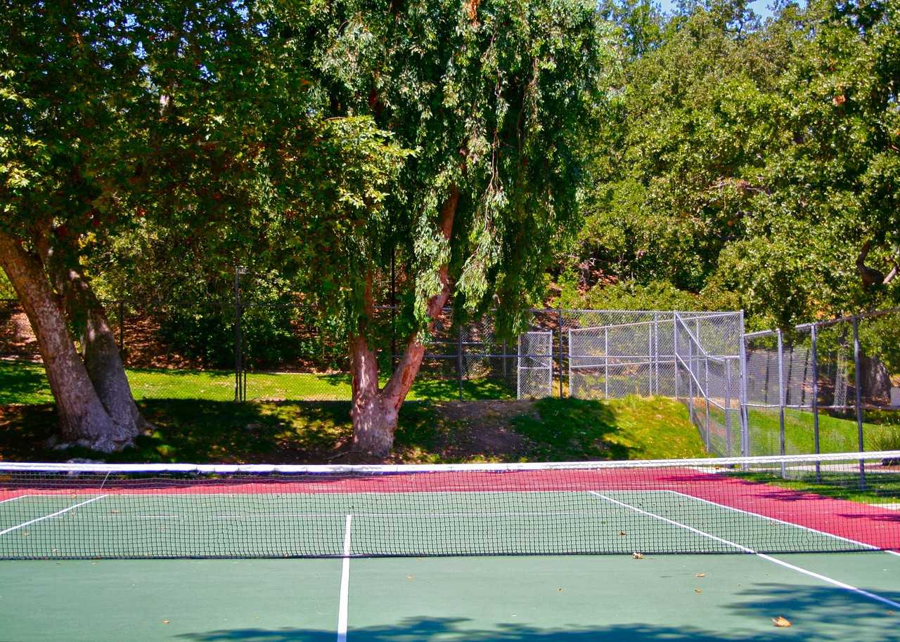 Oakview Apartment Homes - Photo 2 of 5