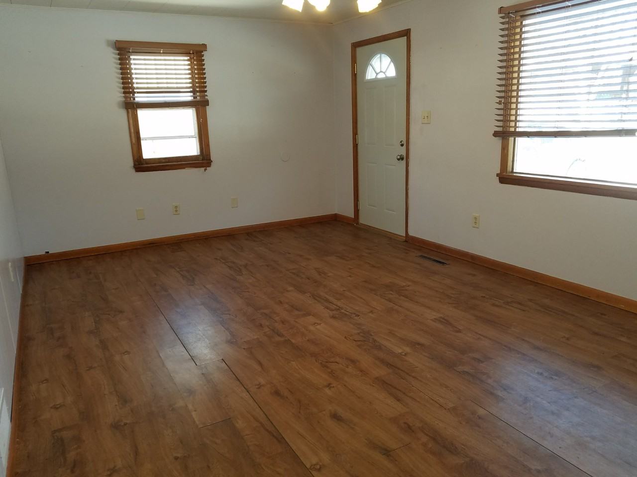 306 W Francis St - Photo 2 of 17