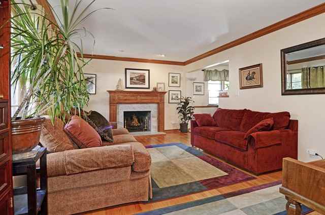 270 Oxford Ave - Photo 3 of 18