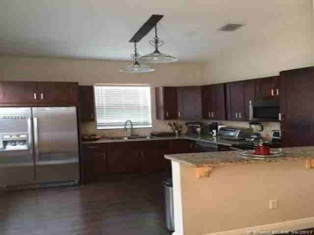 1775 NE 37th Ave - Photo 3 of 6