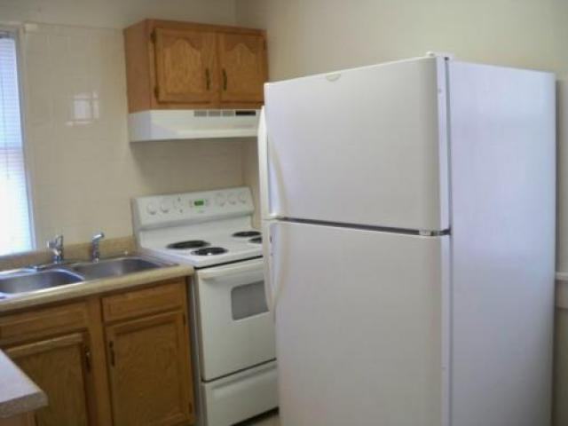 321 W Cedar St - Photo 2 of 5