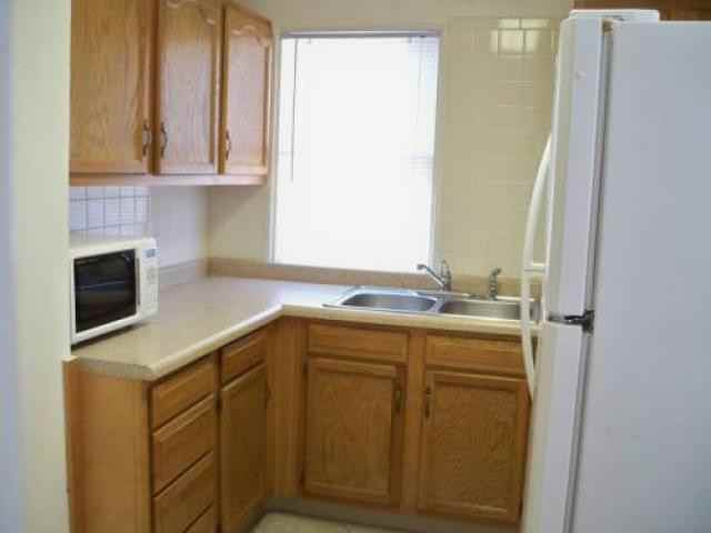 321 W Cedar St - Photo 3 of 5