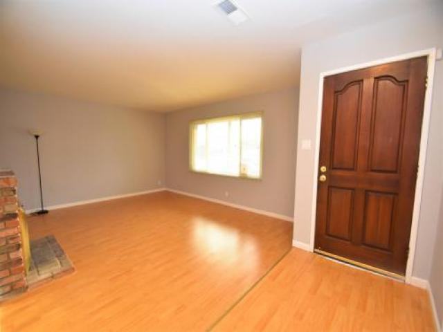 2070 Sierra Wood Dr - Photo 2 of 6