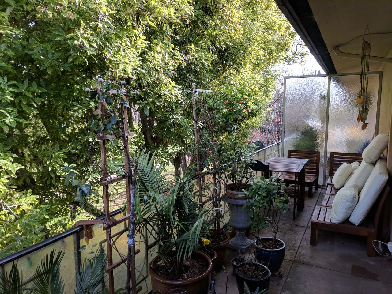 752 University Avenue - Photo 2 of 10