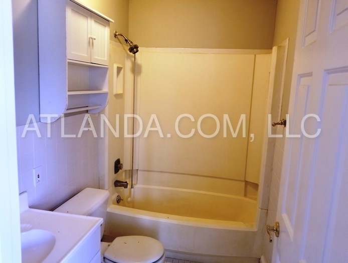 808 Hemingway Rd - Photo 2 of 7