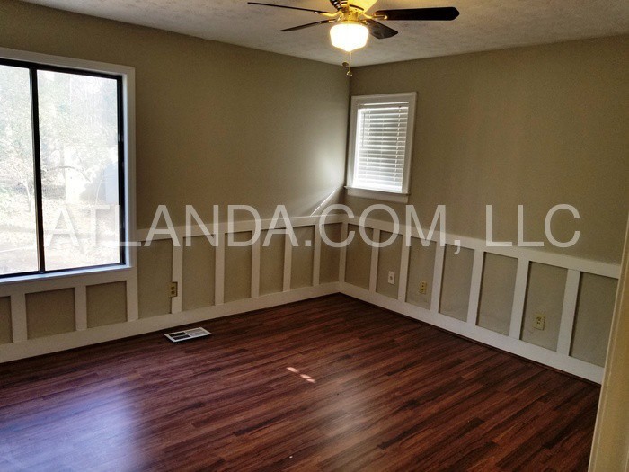 808 Hemingway Rd - Photo 3 of 7