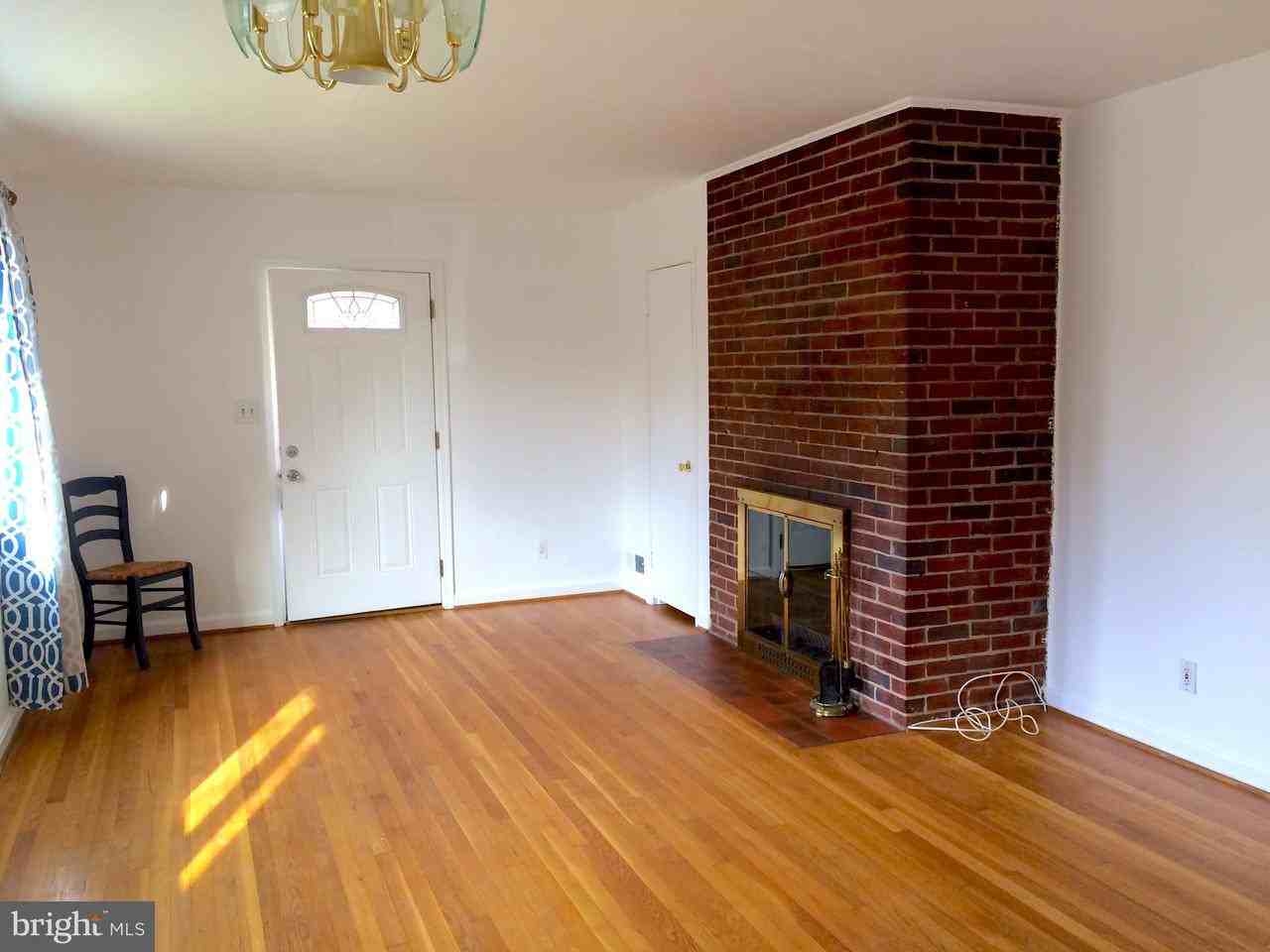 5650 4th St N - Photo 3 of 19