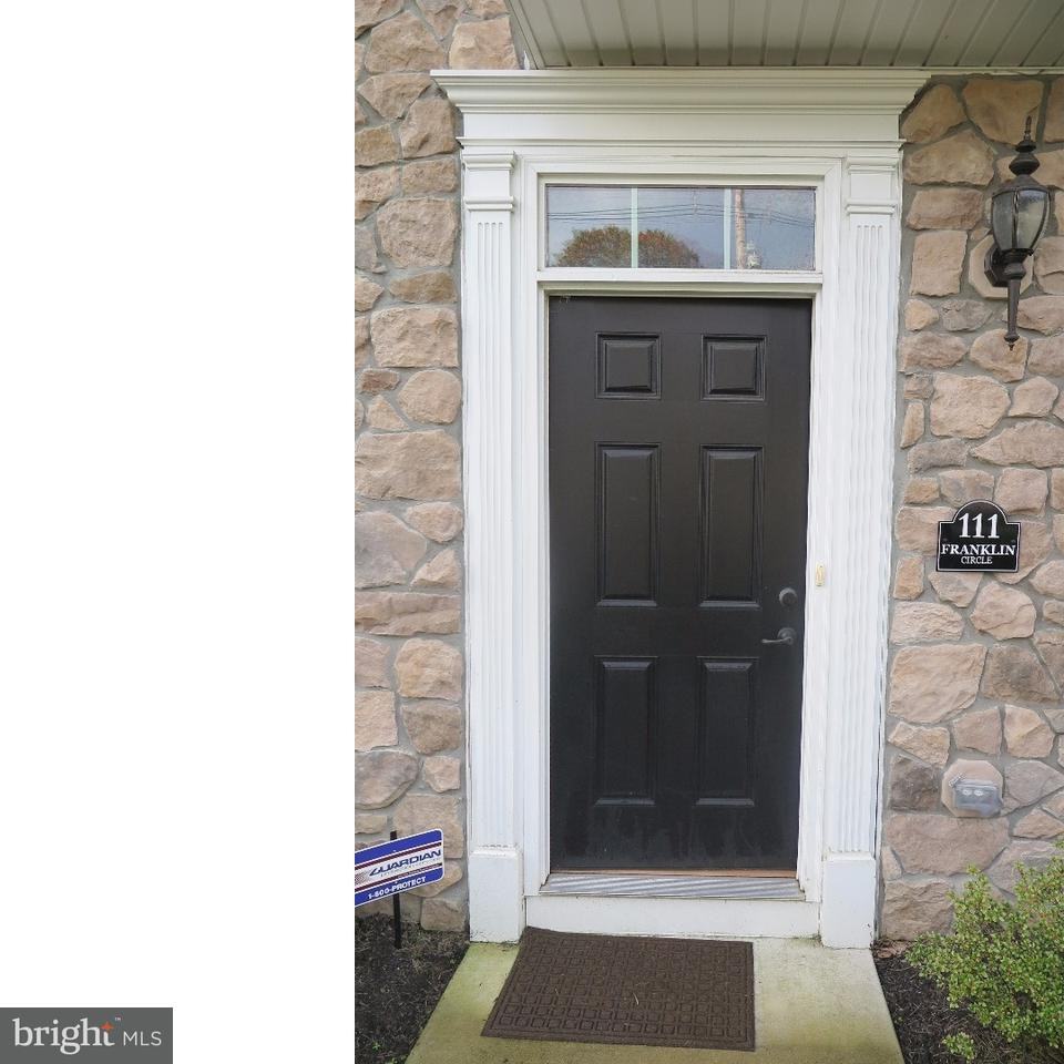 111 Franklin Cir - Photo 2 of 18
