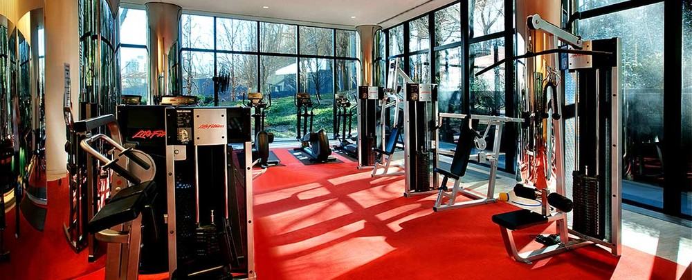 One Sutton Place North - Photo 3 of 8